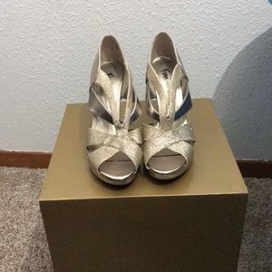 FIONI Night Gold Shimmer Shoes